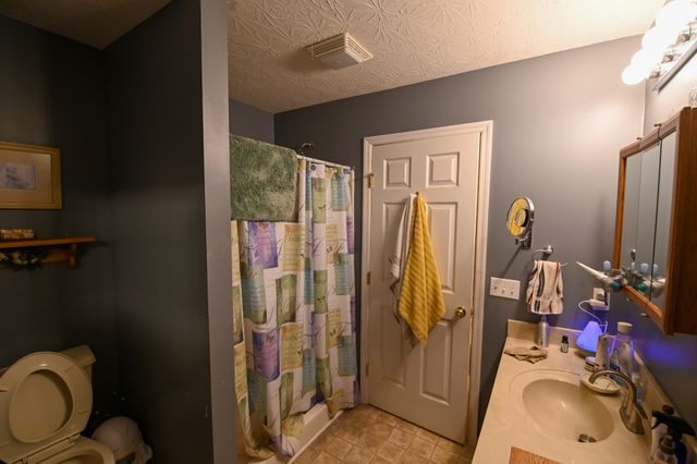 353 Stevens Cir, Lafayette, TN 37083