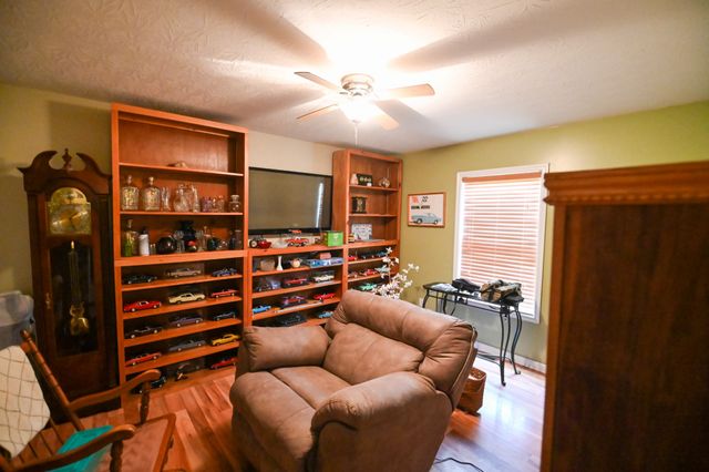 353 Stevens Cir, Lafayette, TN 37083