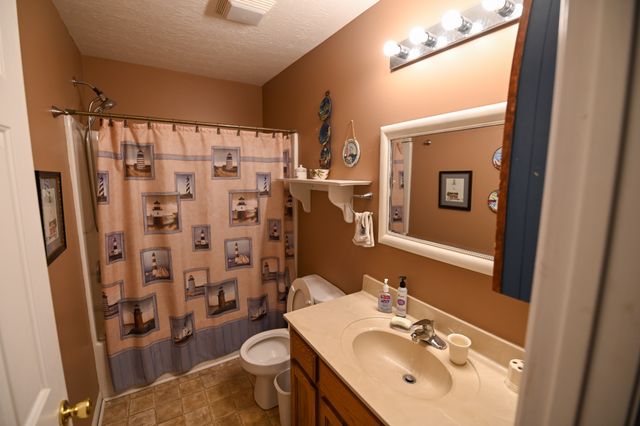 353 Stevens Cir, Lafayette, TN 37083