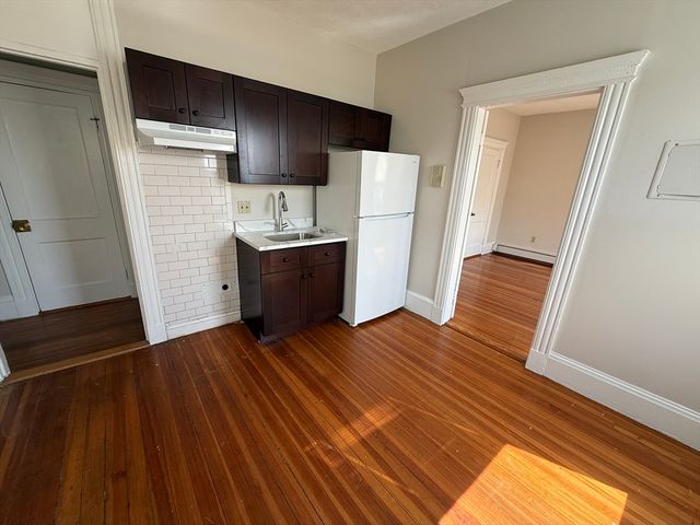 39 Newhall St 18, Lynn, MA 01902