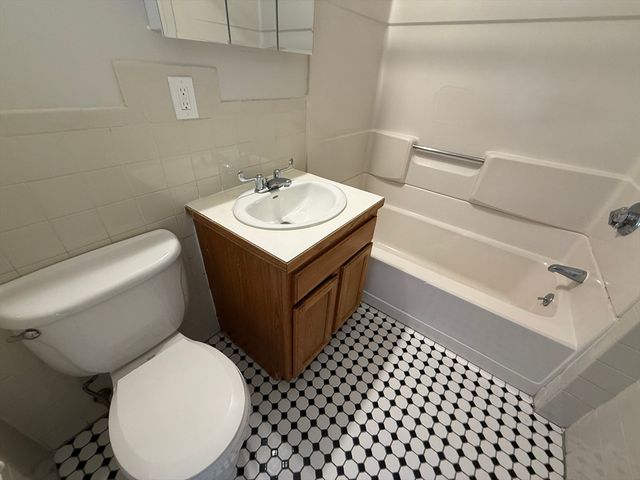 39 Newhall St 18, Lynn, MA 01902