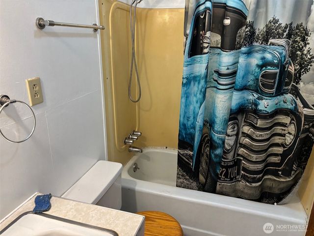 311 E Murray Road, Grapeview, WA 98546