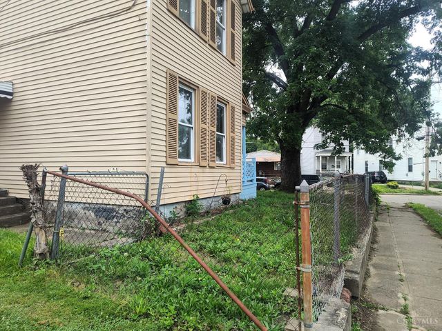 200 Maple Street, Elmwood Place, OH 45216