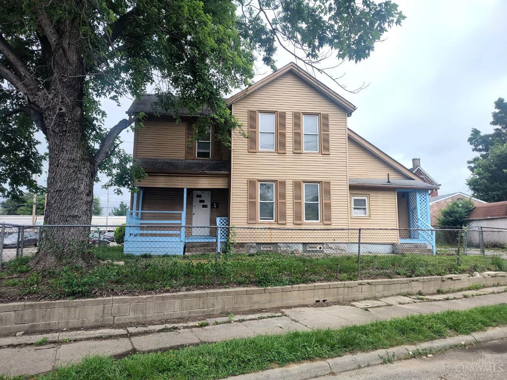 200 Maple Street, Elmwood Place, OH 45216