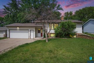 204 E Lotta St, Sioux Falls, SD 57105