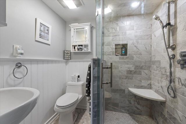 6 Nancy Lane, Hicksville, NY 11801