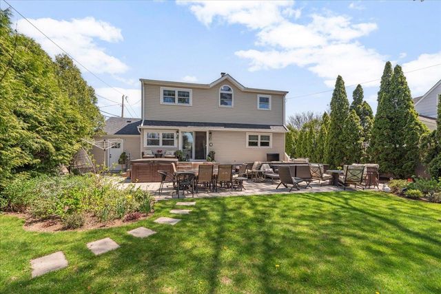 6 Nancy Lane, Hicksville, NY 11801