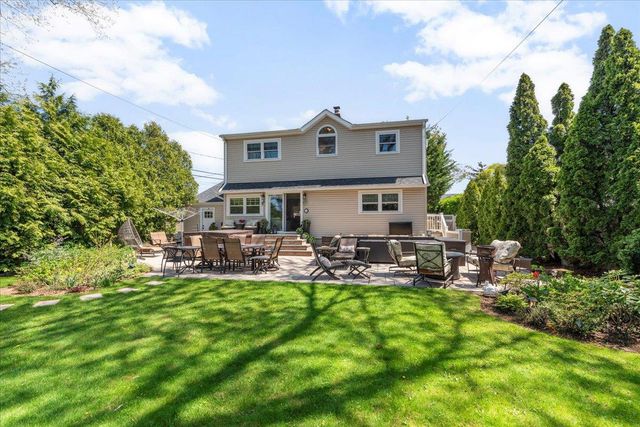 6 Nancy Lane, Hicksville, NY 11801