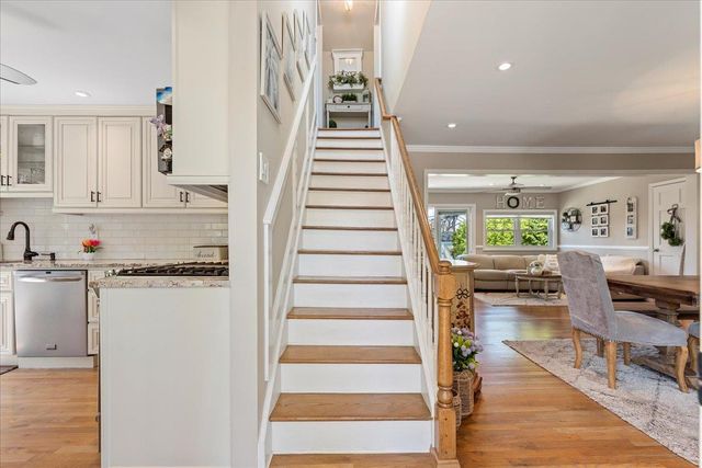 6 Nancy Lane, Hicksville, NY 11801