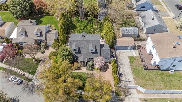 6 Nancy Lane, Hicksville, NY 11801