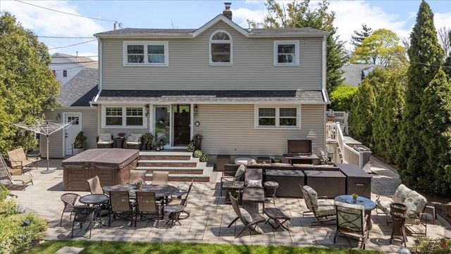 6 Nancy Lane, Hicksville, NY 11801