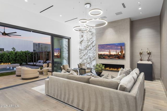 6913 N Joshua Tree Court, Paradise Valley, AZ 85253