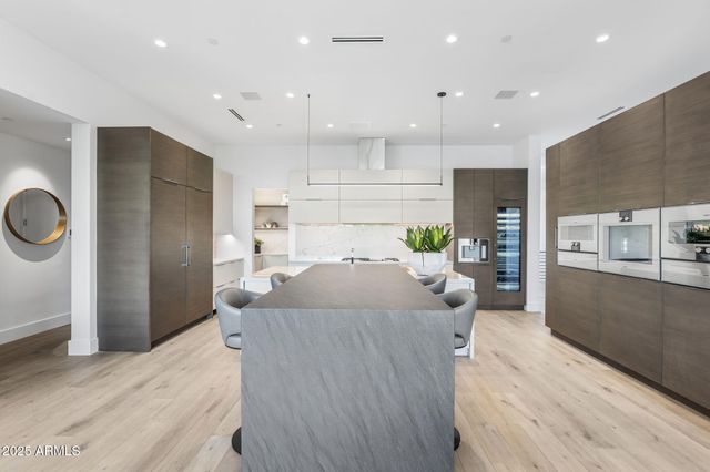 6913 N Joshua Tree Court, Paradise Valley, AZ 85253