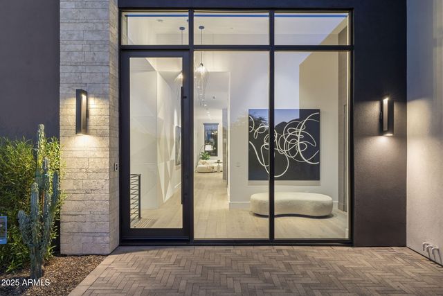 6913 N Joshua Tree Court, Paradise Valley, AZ 85253