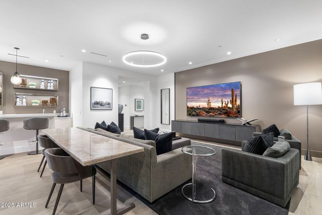 6913 N Joshua Tree Court, Paradise Valley, AZ 85253