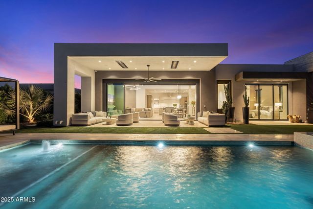 6913 N Joshua Tree Court, Paradise Valley, AZ 85253