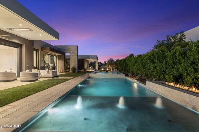 6913 N Joshua Tree Court, Paradise Valley, AZ 85253