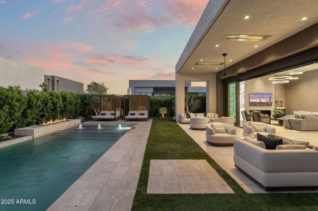 6913 N Joshua Tree Court, Paradise Valley, AZ 85253