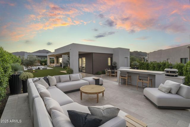 6913 N Joshua Tree Court, Paradise Valley, AZ 85253