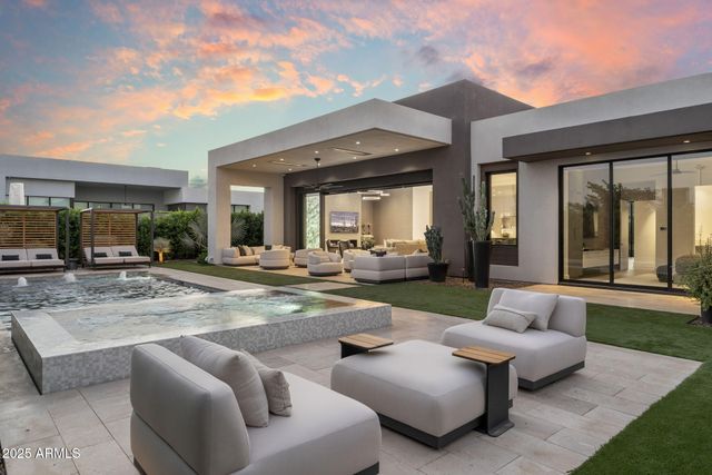 6913 N Joshua Tree Court, Paradise Valley, AZ 85253