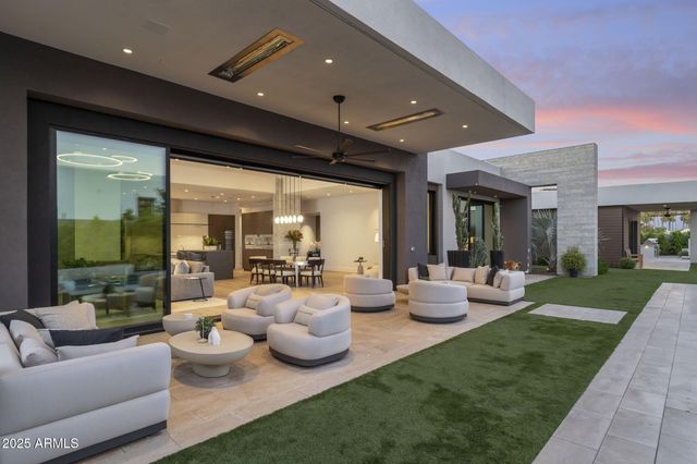 6913 N Joshua Tree Court, Paradise Valley, AZ 85253