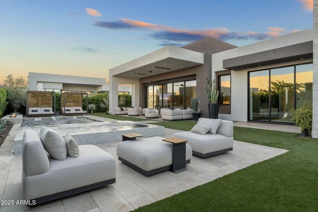 6913 N Joshua Tree Court, Paradise Valley, AZ 85253