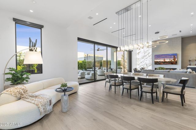 6913 N Joshua Tree Court, Paradise Valley, AZ 85253