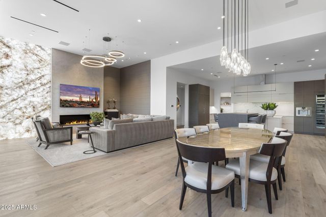 6913 N Joshua Tree Court, Paradise Valley, AZ 85253