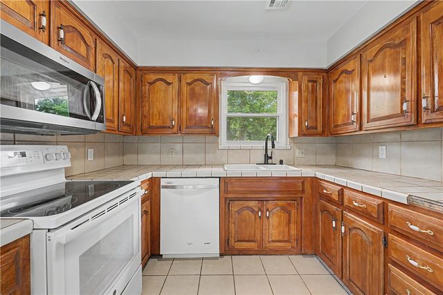 1001 N Dove Drive, Rogers, AR 72756
