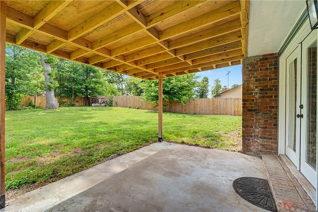 1001 N Dove Drive, Rogers, AR 72756