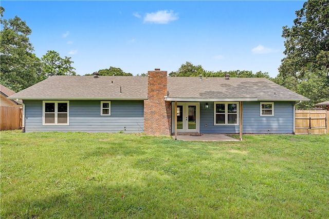 1001 N Dove Drive, Rogers, AR 72756