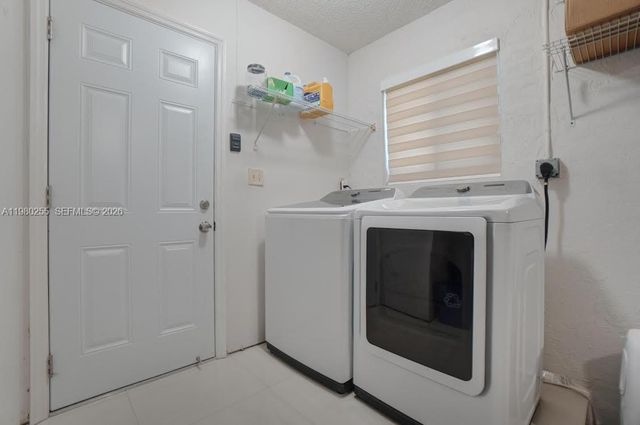 20560 NW 17th Ave, Miami Gardens, FL 33056