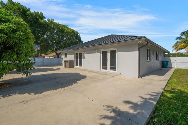 20560 NW 17th Ave, Miami Gardens, FL 33056