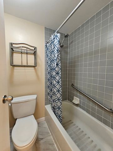 133 Commander 219, Quincy, MA 02171