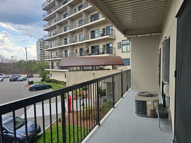 133 Commander 219, Quincy, MA 02171