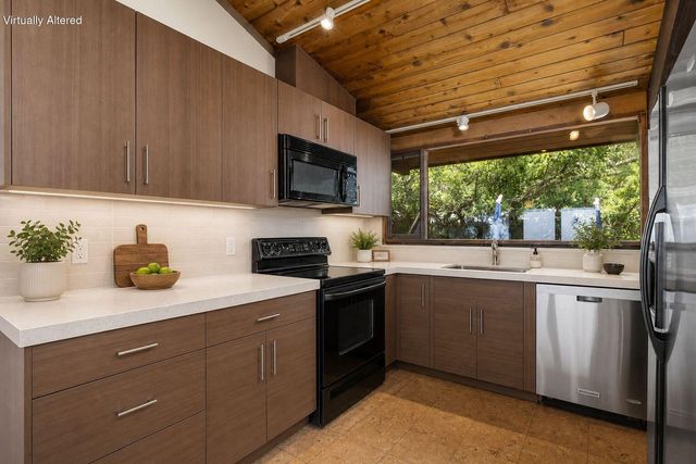 25 Resolution Road, Truro, MA 02666