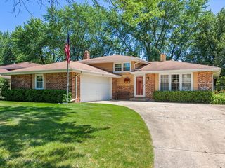 7827 Rohrer Drive, Downers Grove, IL 60516