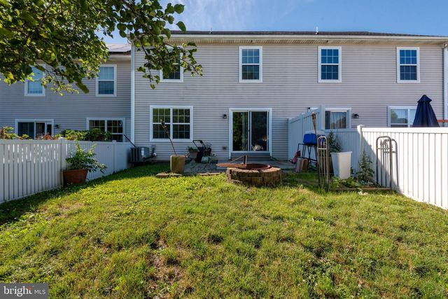 201 WHEATSTONE LN, Lebanon, PA 17042