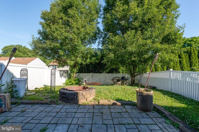 201 WHEATSTONE LN, Lebanon, PA 17042