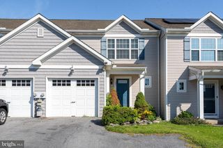201 WHEATSTONE LN, Lebanon, PA 17042