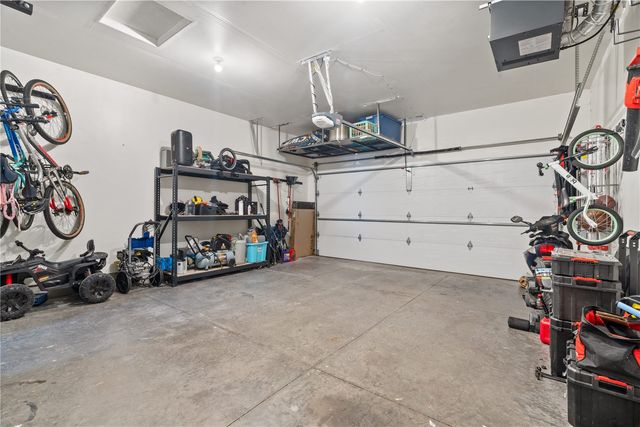 1903 Rosehill Dr SW, Cedar Rapids, IA 52404