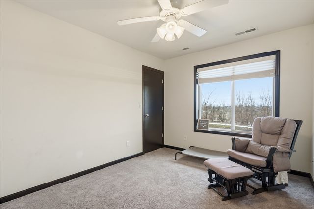 1903 Rosehill Dr SW, Cedar Rapids, IA 52404