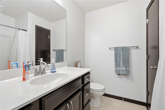 1903 Rosehill Dr SW, Cedar Rapids, IA 52404