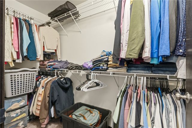 1903 Rosehill Dr SW, Cedar Rapids, IA 52404