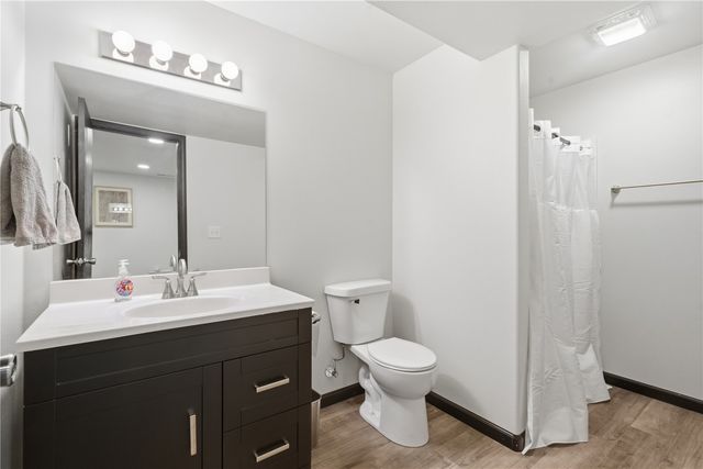 1903 Rosehill Dr SW, Cedar Rapids, IA 52404