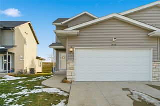 1903 Rosehill Dr SW, Cedar Rapids, IA 52404
