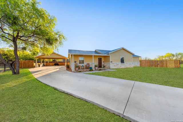 201 Bryan, Jourdanton, TX 78026