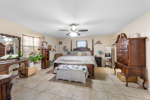 201 Bryan, Jourdanton, TX 78026