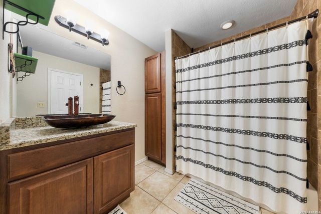 201 Bryan, Jourdanton, TX 78026