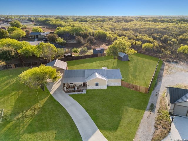 201 Bryan, Jourdanton, TX 78026